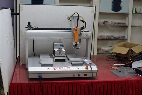 自動(dòng)送鎖螺絲機(jī)